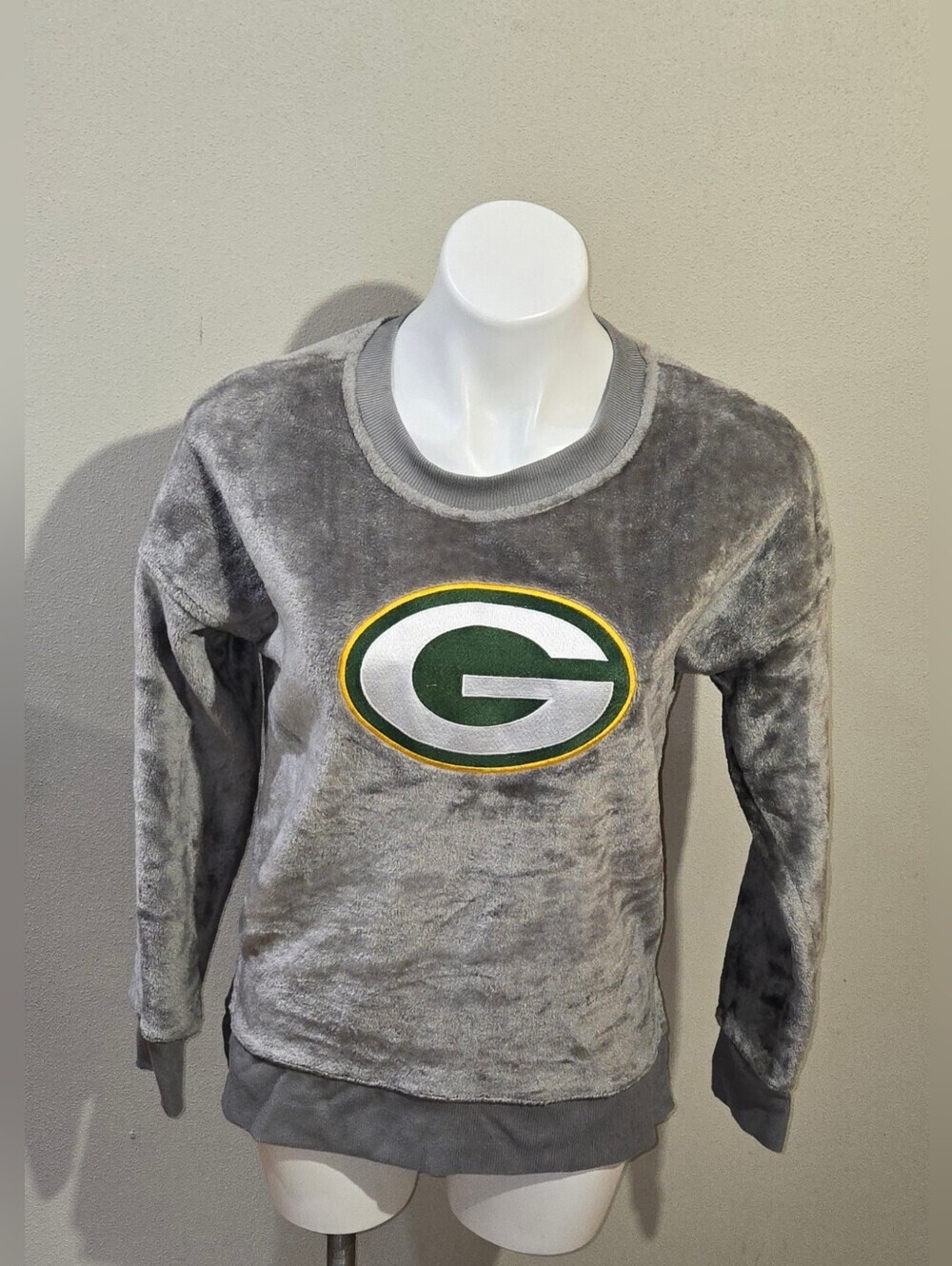 NFL Teen Green Bay Packers Fuzzy Sweater Teen Size Medium Gray